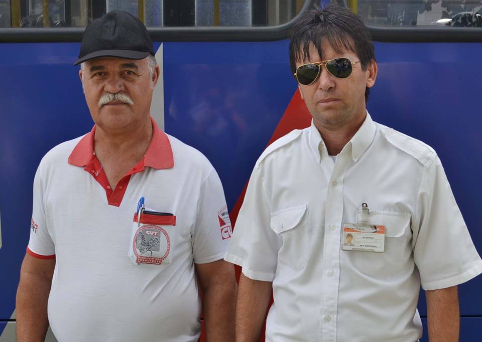 O presidente do Sindicato dos Condutores do Vale, Elias Silva, e o motorista Marcos Antônio