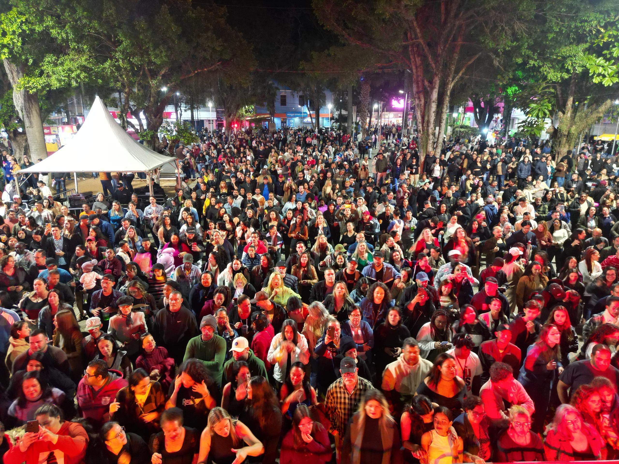 Inimigos da hp e fernanda santos agitam penúltima noite da festa da padroeira 4 Inimigos Da Hp E Fernanda Santos Agitam Penúltima Noite Da Festa Da Padroeira