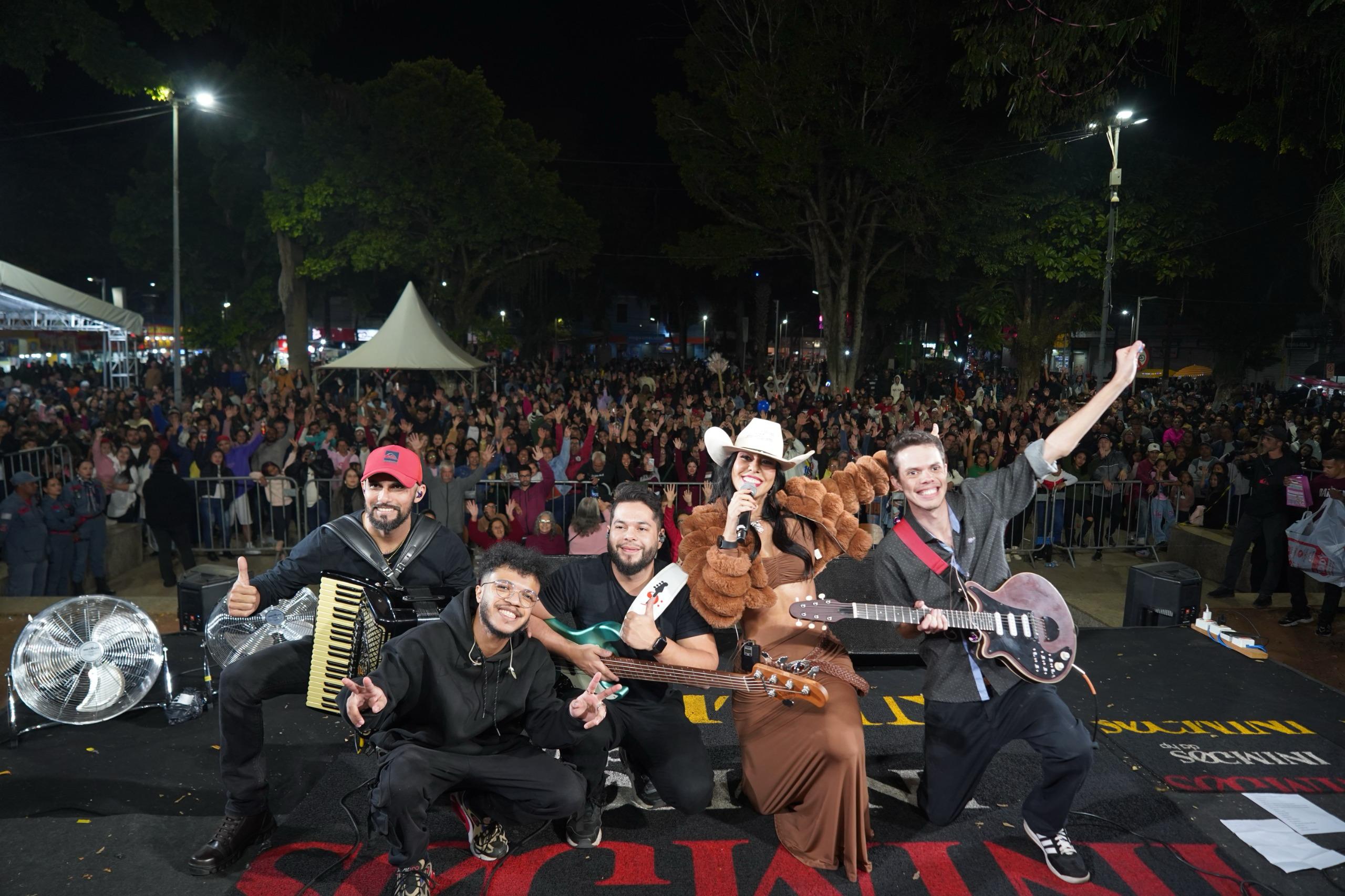 Inimigos da hp e fernanda santos agitam penúltima noite da festa da padroeira 5 Inimigos Da Hp E Fernanda Santos Agitam Penúltima Noite Da Festa Da Padroeira