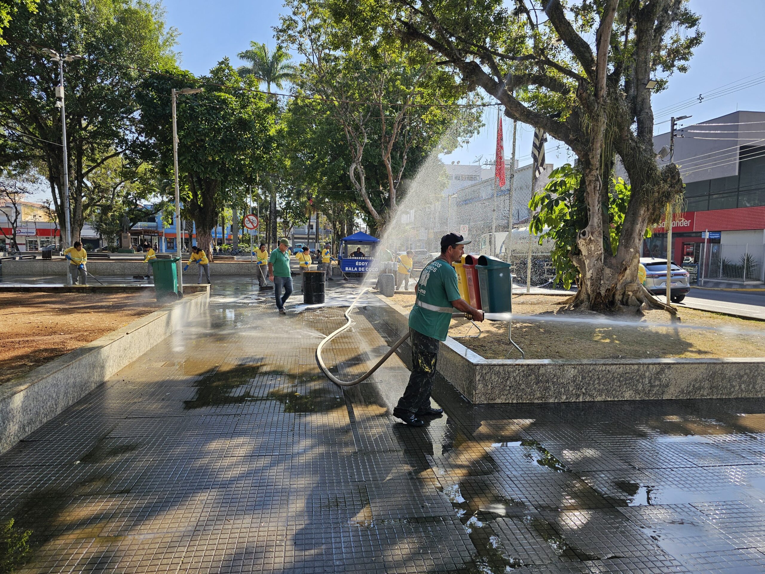 Serviços de limpeza e manutenção em espaços públicos de lorena 2 Serviços De Limpeza E Manutenção Em Espaços Públicos De Lorena