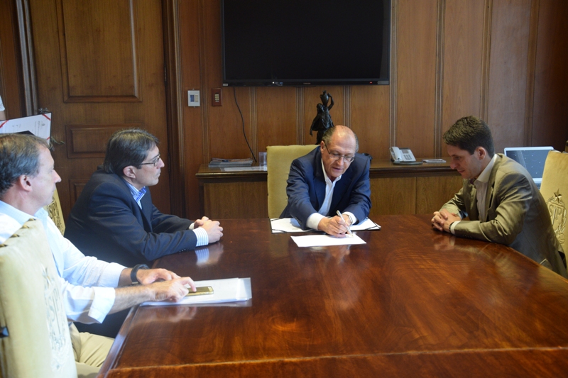 Prefeito assina convênio com o governador para investimento de r$ 400 mil no novo horizonte Prefeito Assina Convênio Com O Governador Para Investimento De R$ 400 Mil No Novo Horizonte