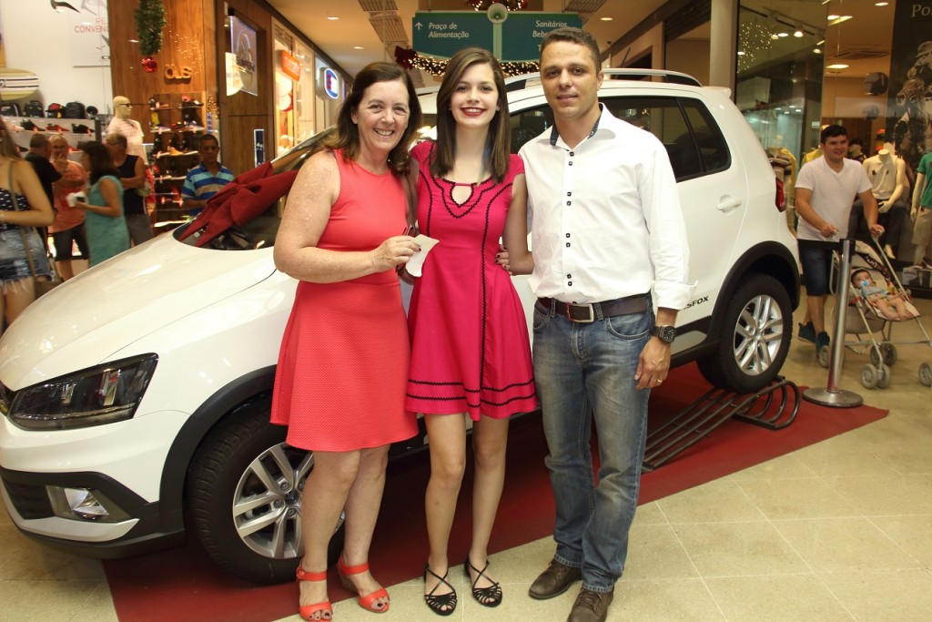 Ganhadora do cross fox sorteado no buriti shopping guará vai adaptar carro para filha que teve avc Ganhadora Do Cross Fox Sorteado No Buriti Shopping Guará Vai Adaptar Carro Para Filha Que Teve Avc