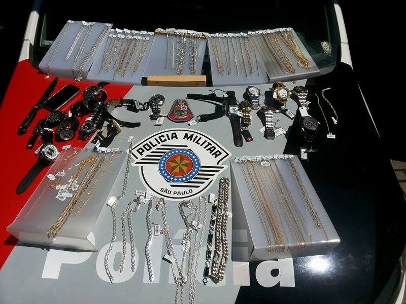 Roubou r$ 125 mil em mercadorias na joalheria, mas foi surpreendido por policial que estava de folga Roubou R$ 125 Mil Em Mercadorias Na Joalheria, Mas Foi Surpreendido Por Policial Que Estava De Folga