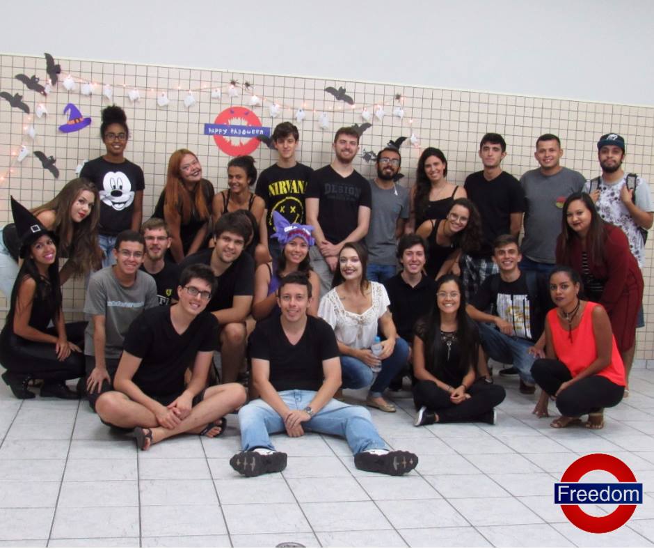 Universitários Voluntários Ministram Curso Gratuito De Inglês