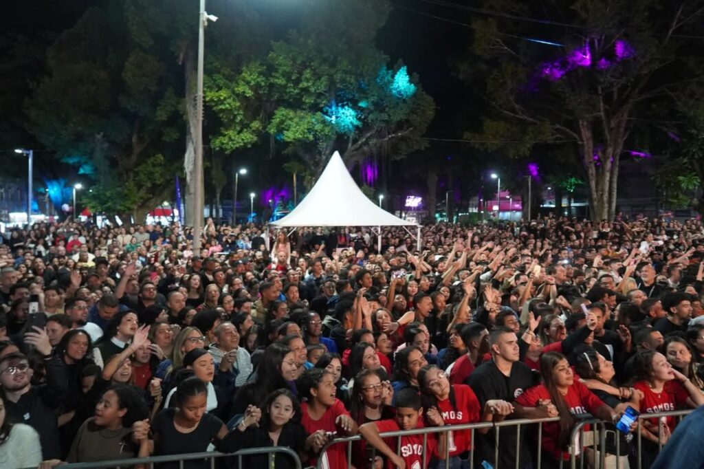 Última noite do adora lorena reúne grande público na praça Última Noite Do Adora Lorena Reúne Grande Público Na Praça