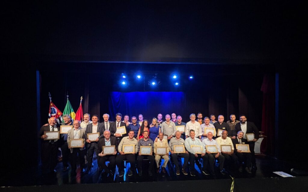 Noite De Emoção E Reconhecimento Aos Ex-Vereadores De Lorena