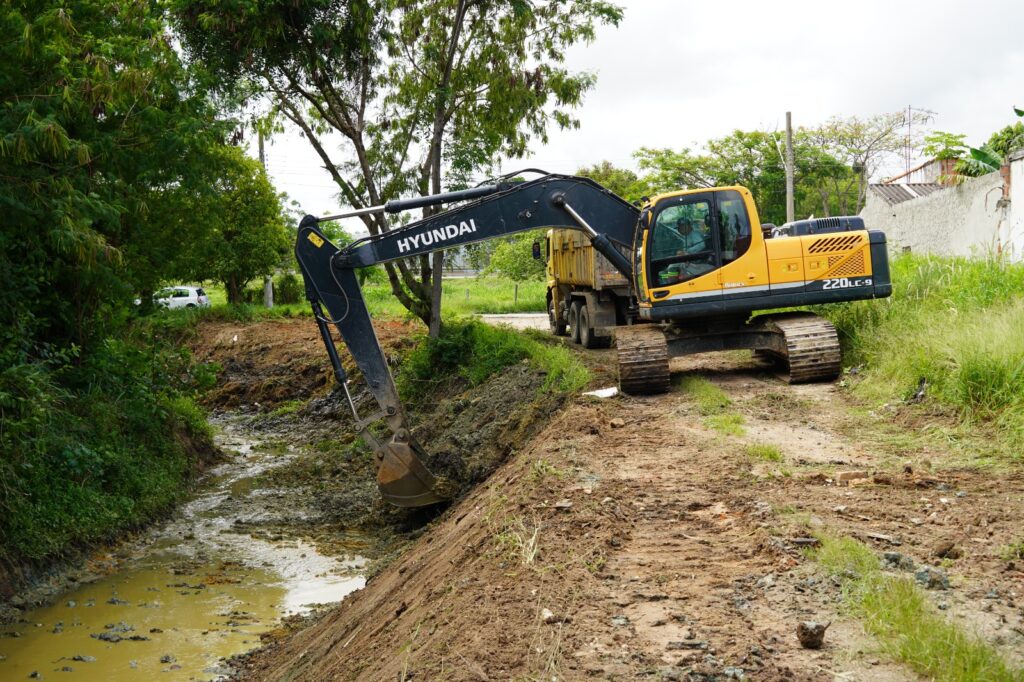 Desassoreamento Do Rio Mandi Em Diferentes Bairros De Lorena