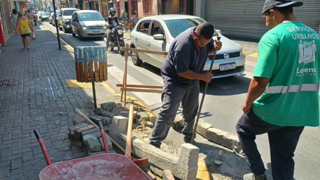 Manutenção No Pavimento Em Diferentes Pontos Da Cidade