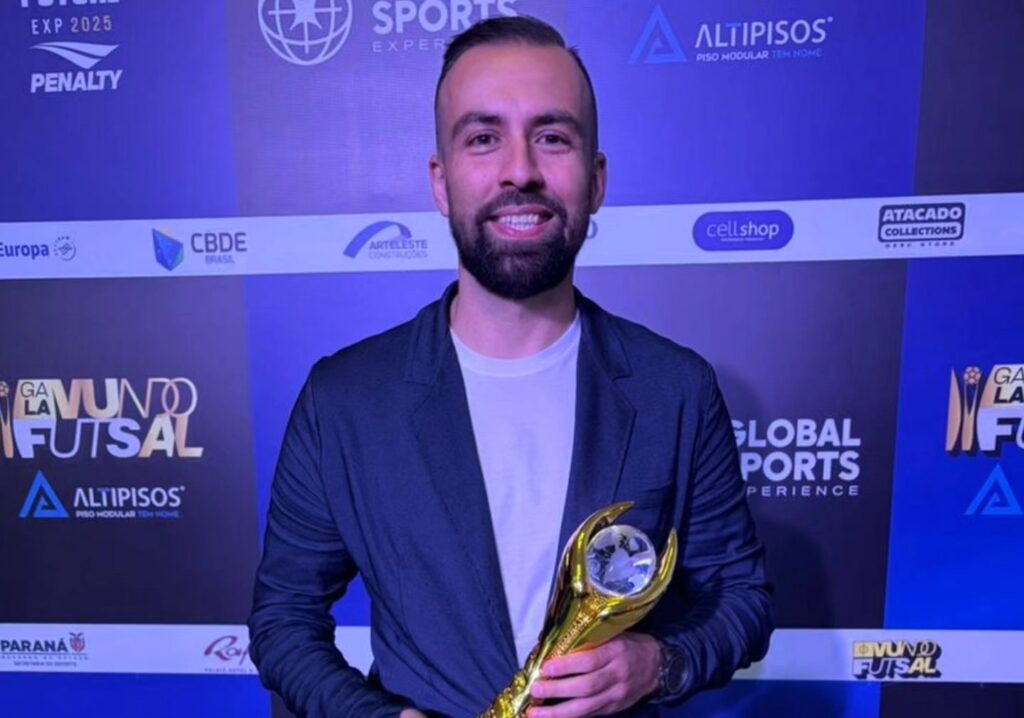 Goleiro Lorenense Demosthenes Velloso Conquista O Público E É Craque Da Galera No Futsal Paranaense