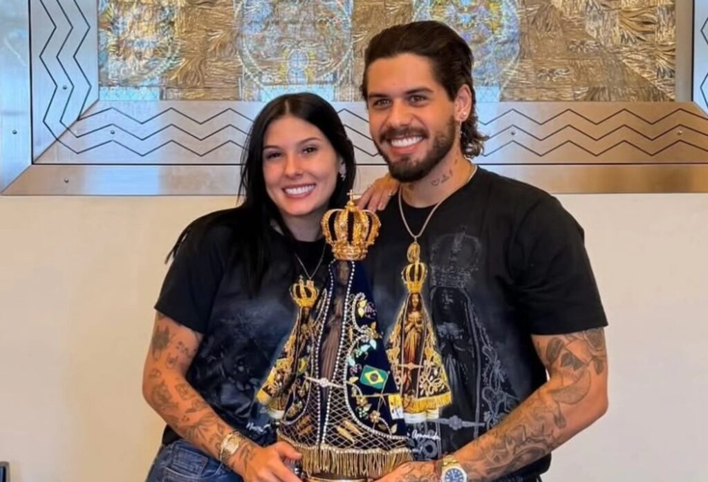 Os Cantores Ana Castela E Zé Felipe Estão Visitando O Santuário Nacional De Aparecida Nesta Segunda-Feira, 22 De Dezembro.