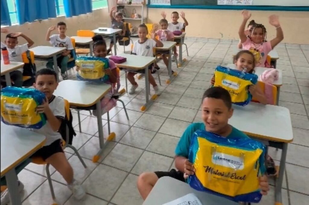 8.300 Alunos Da Rede Municipal De Ensino Recebem Kits De Material Escolar