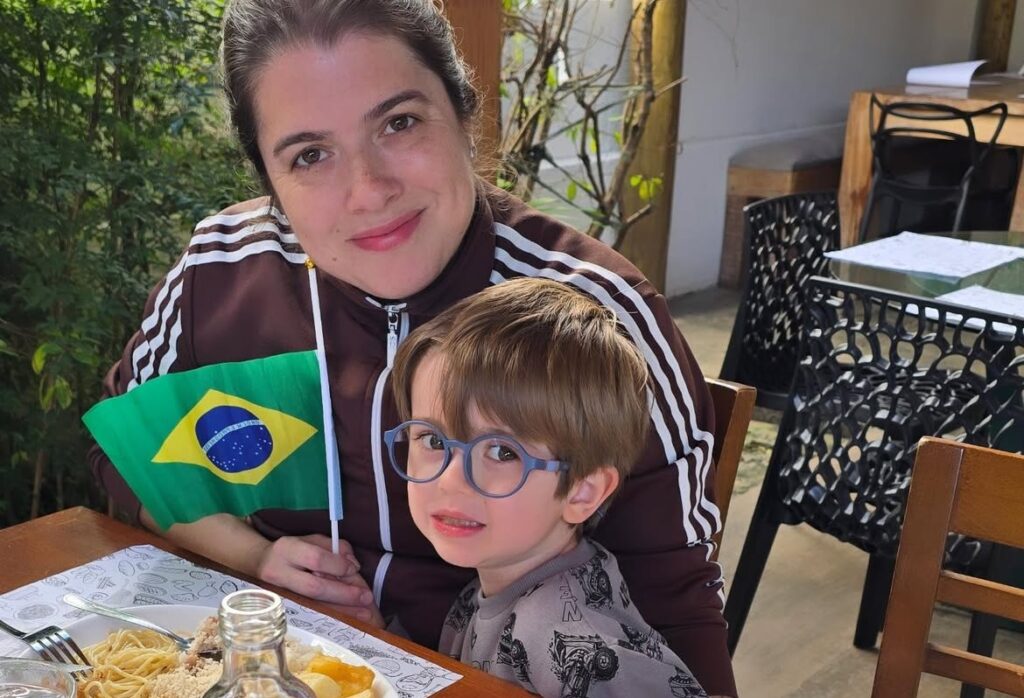 Almoço com sabor de casa, comida feita com carinho e aquele tempero que faz a gente se sentir em família. É assim, todos os dias, na casa da dinda. Almoço Com Sabor De Casa, Comida Feita Com Carinho E Aquele Tempero Que Faz A Gente Se Sentir Em Família. É Assim, Todos Os Dias, Na Casa Da Dinda.